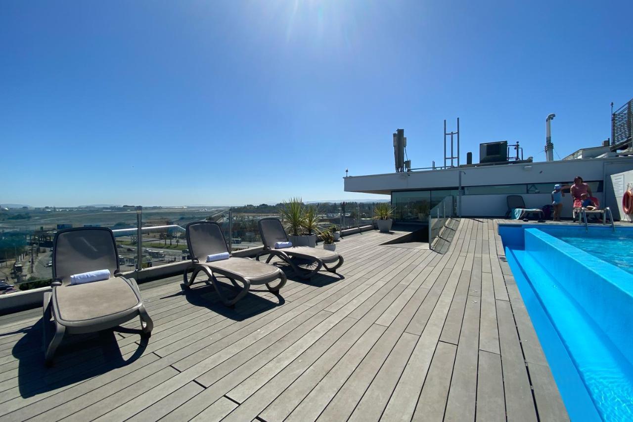Wyndham Concepcion Pettra Hotel Kültér fotó Rooftop pool at the hotel