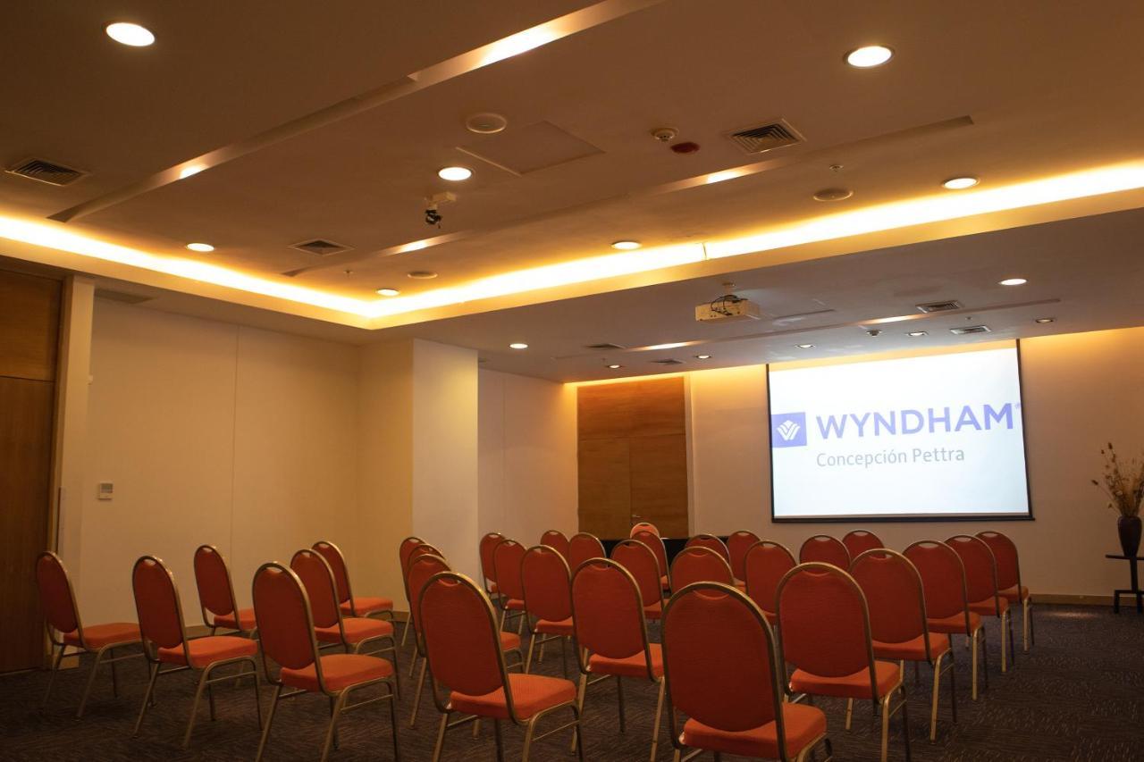 Wyndham Concepcion Pettra Hotel Kültér fotó A meeting room at the hotel