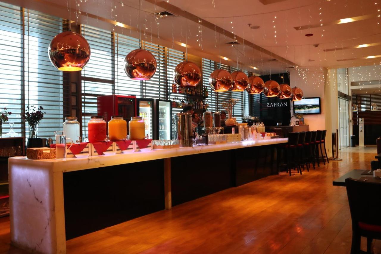 Wyndham Concepcion Pettra Hotel Kültér fotó The bar at the lounge
