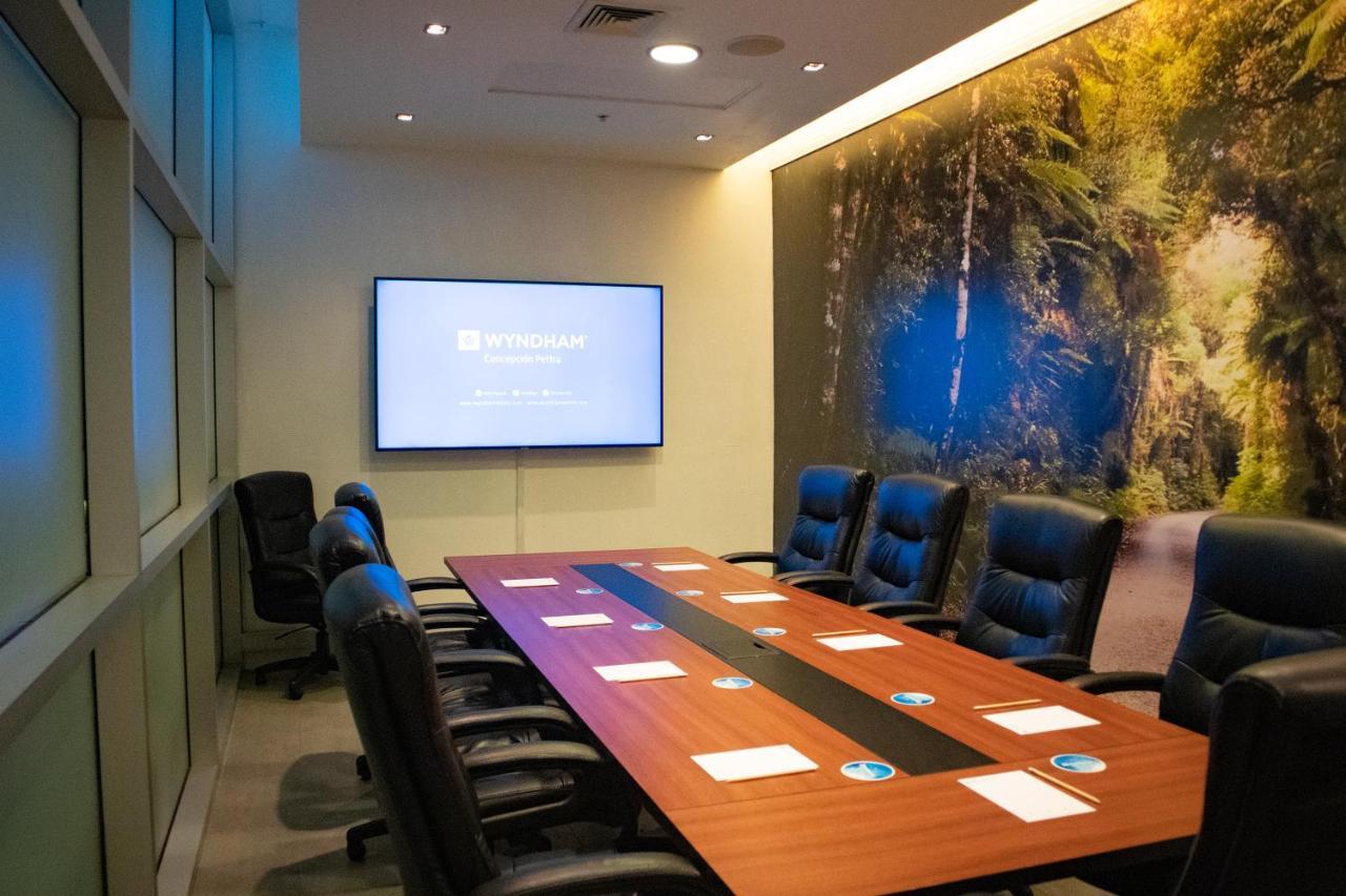 Wyndham Concepcion Pettra Hotel Kültér fotó A meeting room at the headquarters of the National Oceanic and Atmospheric Administration
