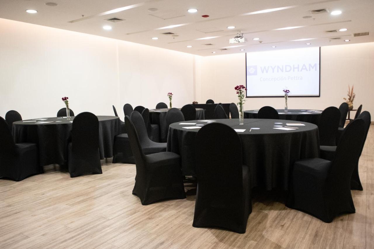 Wyndham Concepcion Pettra Hotel Kültér fotó Meeting room