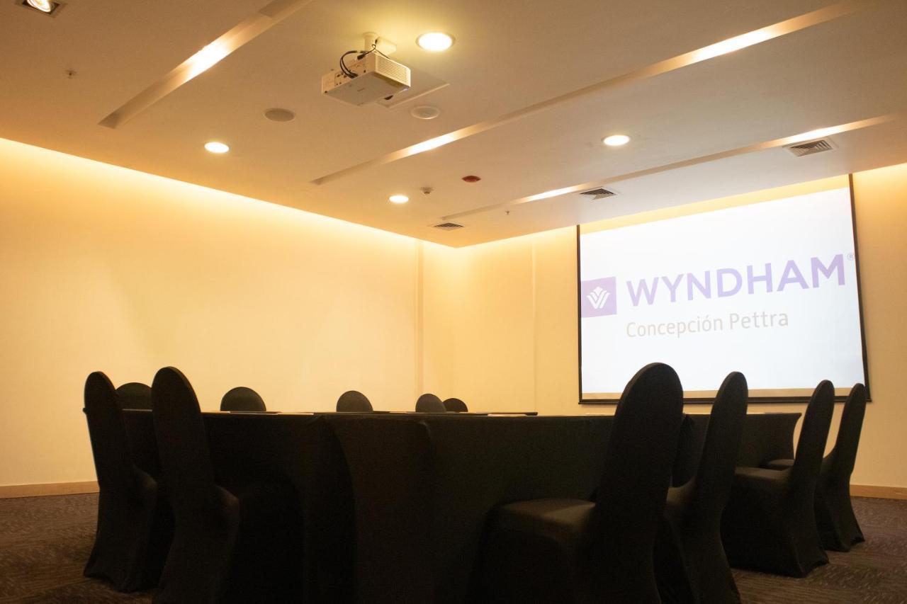 Wyndham Concepcion Pettra Hotel Kültér fotó A meeting room at a hotel