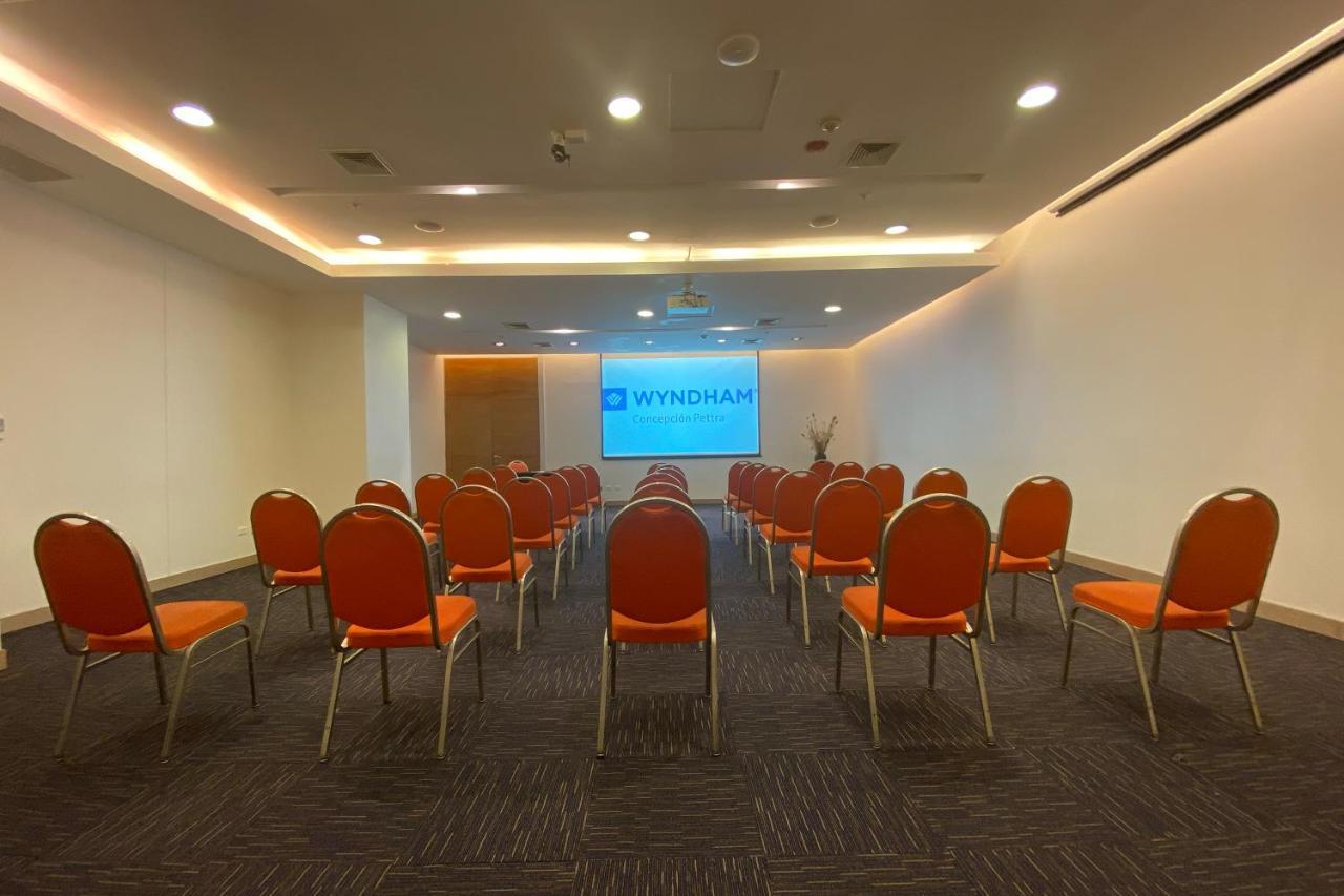 Wyndham Concepcion Pettra Hotel Kültér fotó Meeting room at Wyndham Garden, Bangkok