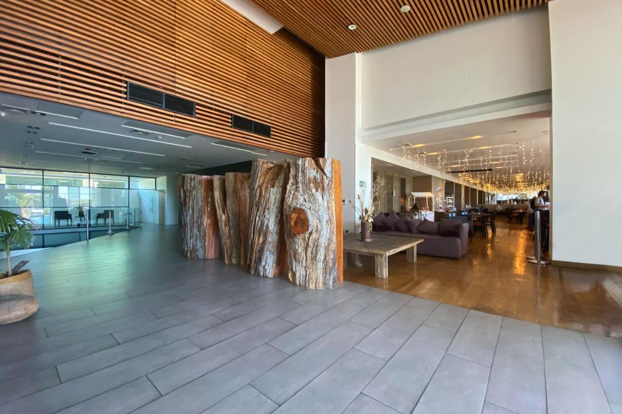 Wyndham Concepcion Pettra Hotel Kültér fotó Interior of the lobby