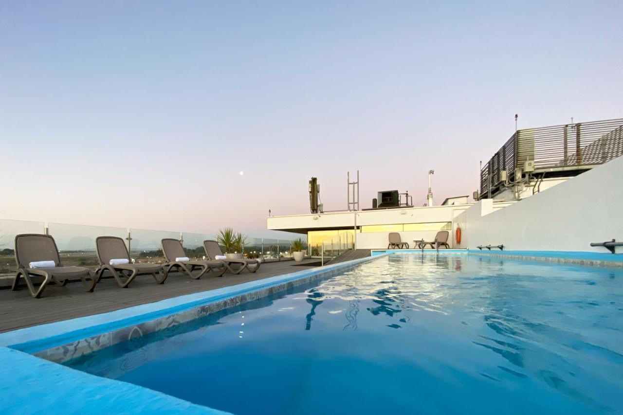 Wyndham Concepcion Pettra Hotel Kültér fotó Rooftop pool