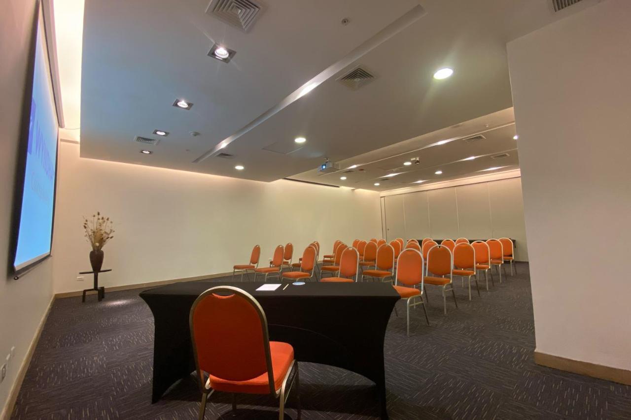 Wyndham Concepcion Pettra Hotel Kültér fotó A meeting room at the hotel